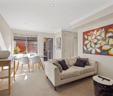 Bright & Spacious 2-Bedroom Apartment In Prime Dulwich Hill Location - Photo 5