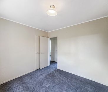 Charming 3-Bedroom Family Home for Lease in Farm Cove - Photo 2