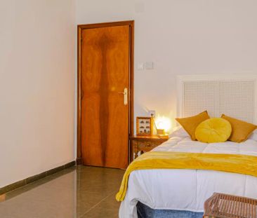 Tidy room for rent in 5-bedroom apartment in Ciutat Vella - Photo 5