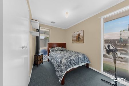 24 Strafford Avenue, Cranbourne - Photo 4