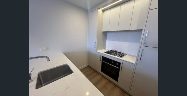 Ultra-Modern One-Bedroom Unit In The Heart of Penrith ! - Photo 1