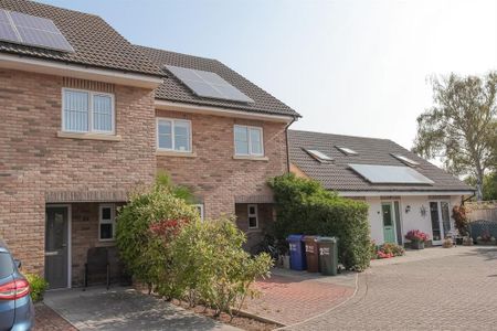 4 bedroom semi-detached house to rent - Photo 4