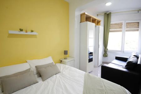 Carrer del Cinca, Barcelona, Catalonia 08030 - Photo 3