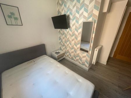 1 bedroom in a house share to rent - Photo 3