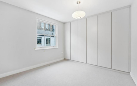 3 bedroom mews to rent - Photo 2