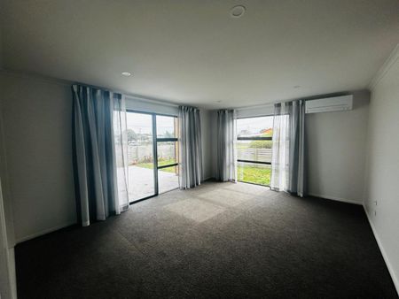 Stunning modern property with views - Photo 2