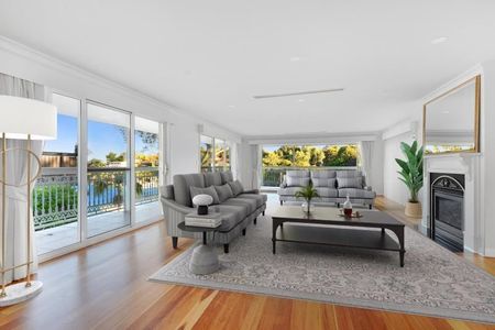 Grand Water Front Residence - Long lease on offer - Photo 2