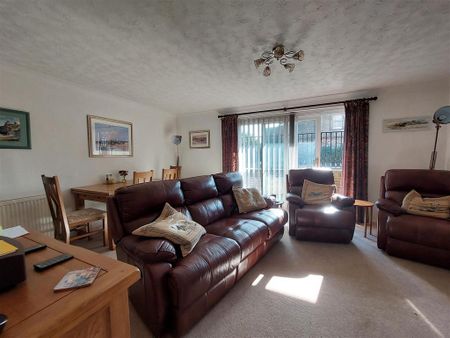 2 bedroom flat to rent - Photo 5