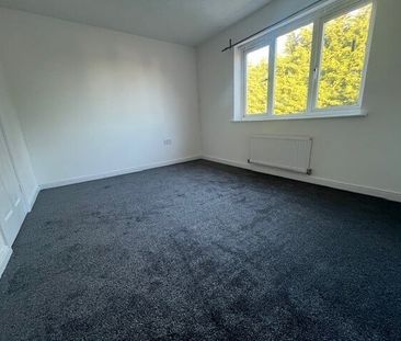 Bierley House Avenue, Bradford - Photo 2