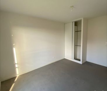 Location Appartement 3 pièces 77m² - Photo 2