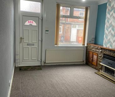 2 Bed Terraced House, Western Road, LE3 - Photo 4