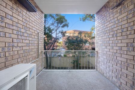 Great Size Two Bedroom Unit In Sought After Location - Photo 4