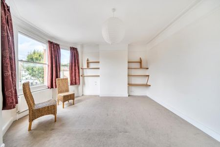 3 bedroom flat to rent - Photo 4