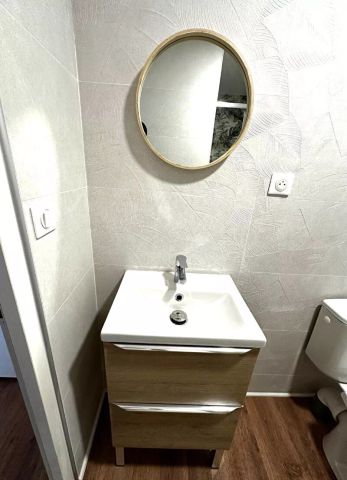 A LOUER TRES BEL APPARTEMENT MEUBLE EN PLEIN CENTRE VILLE DE ST QUENTIN 02100 - Photo 2