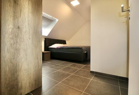 Ruim duplexappartement met 3 slpk, terras en carport voor 935 EUR/mnd - Photo 3