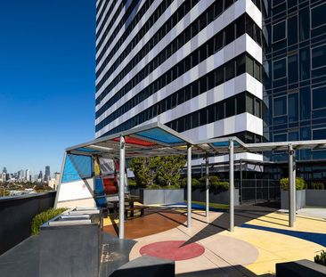 Furnished 2 bedroom Apartment with AMAZING views! Study nook! - Photo 5