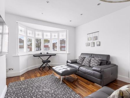 4 bedroom semi-detached house to rent - Photo 3