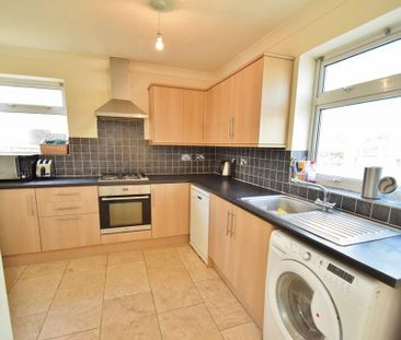 3 bedroom semi-detached house to rent - Photo 6