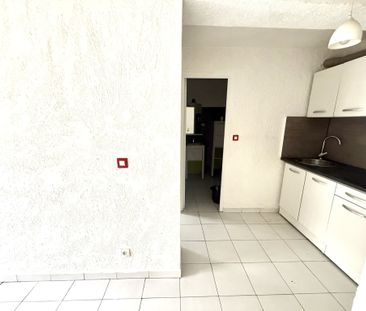 Location Appartement 2 pièces 31m² HYERES 83400 - Photo 4