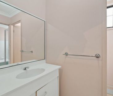 Neat Two Bedroom Flat with Open Living - Photo 6