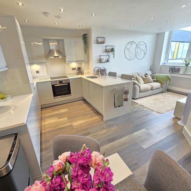 2 Bedroom Apartment To Let - Photo 1