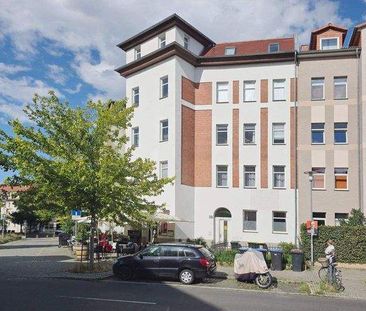 Einbauküche inklusive! Sanierte 3-Raum-Wohnung im Dachgeschoss - Photo 6