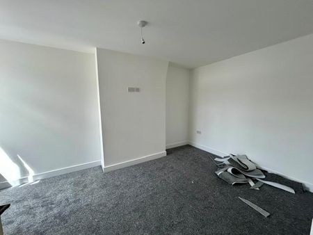 3 bedroom apartment to rent - Photo 4