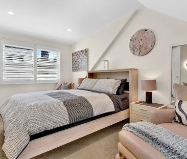 Modern Living In Prized Location - Stunning Four Bedroom Home - Photo 4