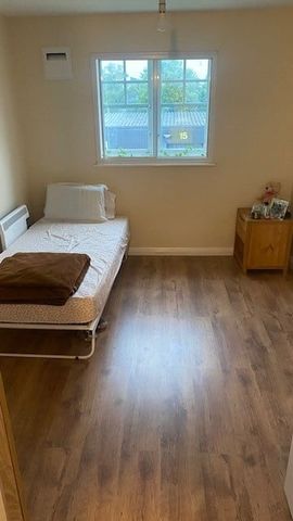 2 Bed Flat, Hounslow, TW3 - Photo 4