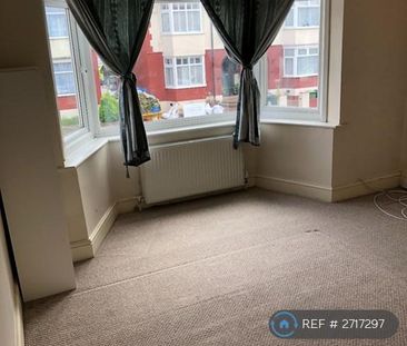 4 bedroom semi-detached house to rent - Photo 1