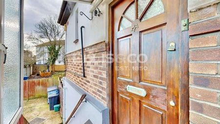Beechwood Avenue, Greenford, UB6 - Photo 2
