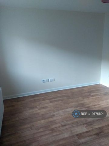 2 bedroom end of terrace house to rent - Photo 2