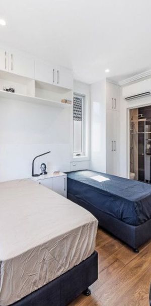 Self Contained Modern Studio &lpar;Free Wifi and Gas Hot Water&period;&rpar; - Photo 1