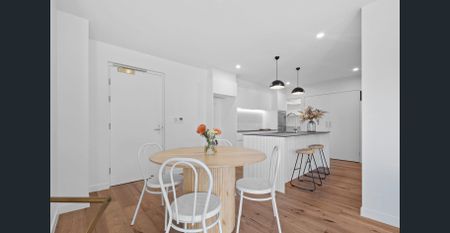 Style, comfort, and convenience, minutes from Brisbane River and CBD! - Photo 4