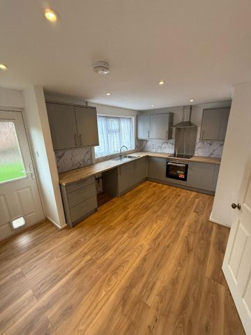 3 bedroom semi-detached house to rent - Photo 4