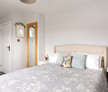 A beautifully presented, semi-detached three/four bedroom family home. - Photo 5