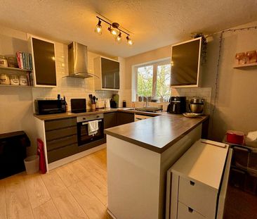 Ashridge, Farnborough, Hampshire, GU14 - Photo 1