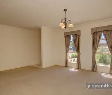 CLASSY TOWNHOUSE in WEIR PARK - Photo 1