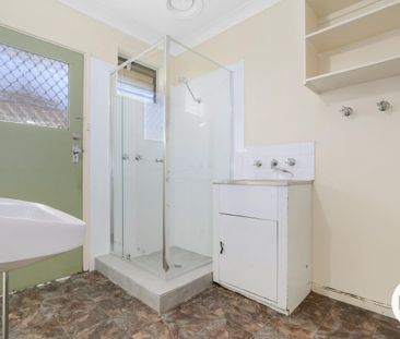 TIDY TWO BEDROOM UNIT! - Photo 3