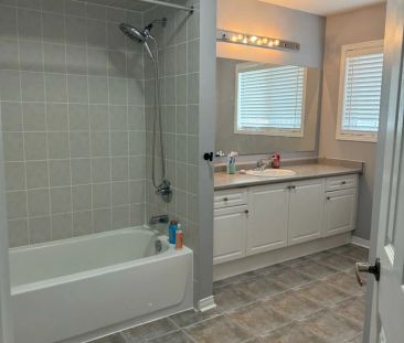 Detached Home For Lease | W9237250 - Photo 3