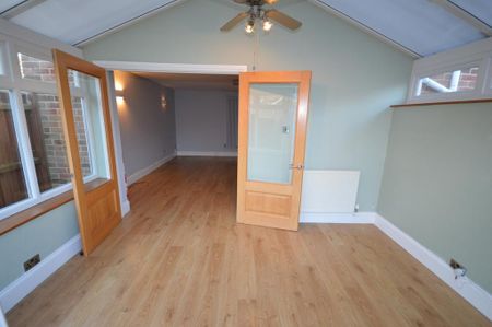 3 bedroom end of terrace house to rent - Photo 4