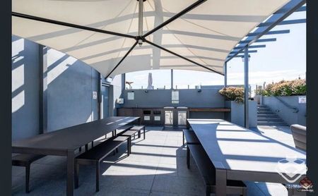 Fully furnished 1 bedroom apartment in the heart of Toowong - Photo 5