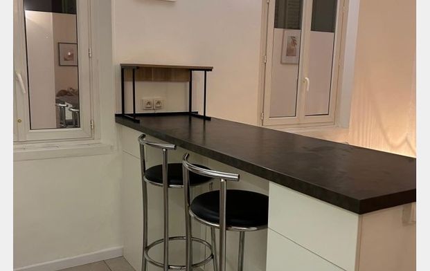 Location Appartement P2 rénové(e) Marseille 5ème - Photo 1