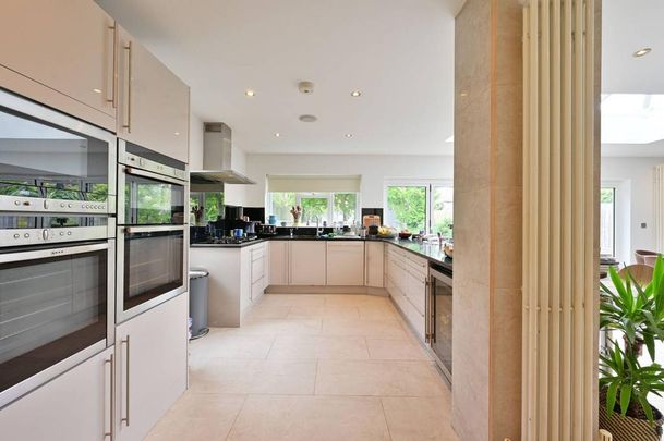 5 bedroom house to rent - Photo 1