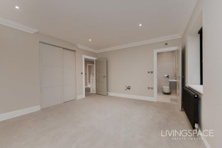 4 bedroom detached house to rent - Photo 4