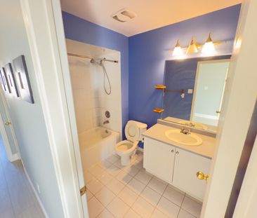 For Lease - 395 Flagstone Way, Newmarket, Ontario - Photo 6