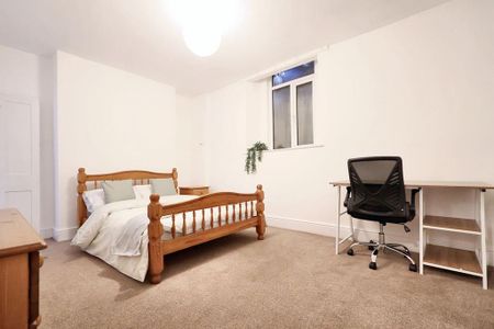 5 bedroom terraced house to rent - Photo 2