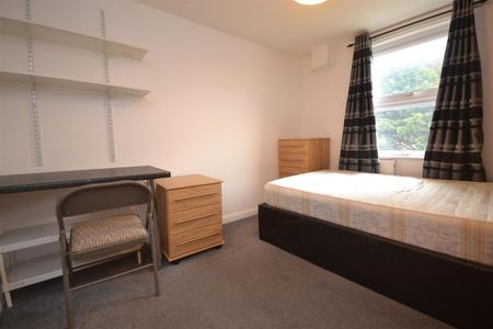 1 bedroom Flat To Let - Photo 2