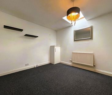 Chingford Avenue, Farnborough, Hampshire, GU14 - Photo 3