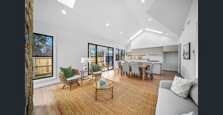 Elegance & Charm - Photo 4